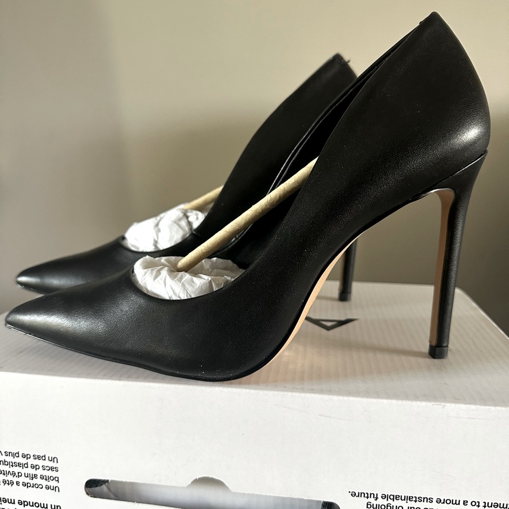 Aldo classic black pumps